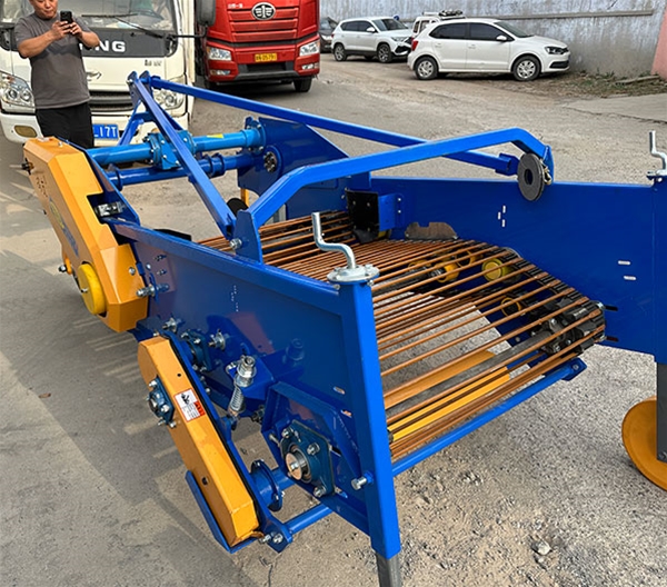 4UD-S馬鈴薯收獲機(jī)